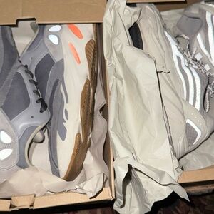 Yeezy 700 Bundle of 2 V1/V2 Magnet/Static Size 10.5/11